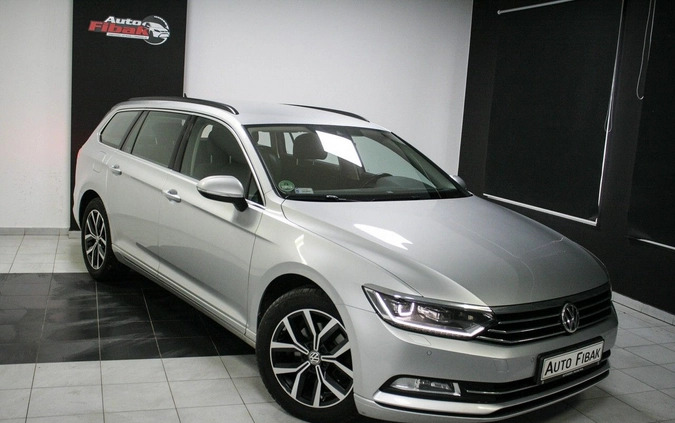 Volkswagen Passat cena 63900 przebieg: 261000, rok produkcji 2018 z Piła małe 191